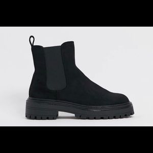 ASOS DESIGN Angelina chunky chelsea boots in black